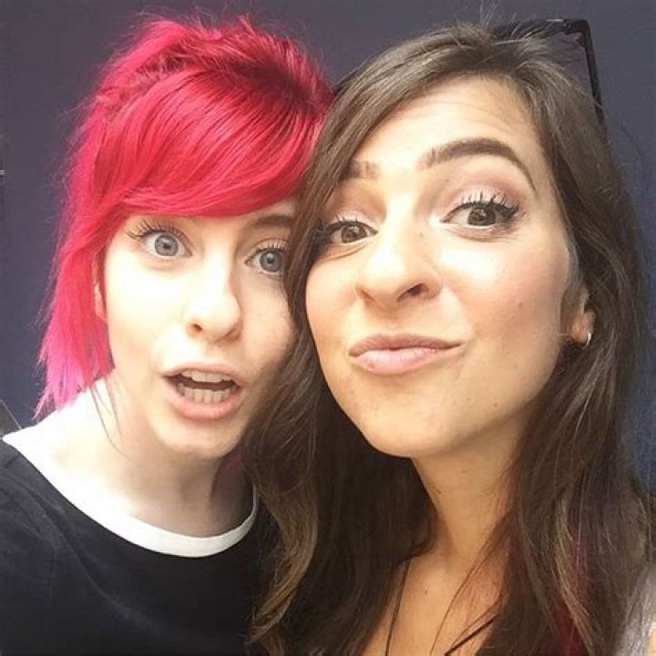 Are Erin and Carly in the Vlog Squad?