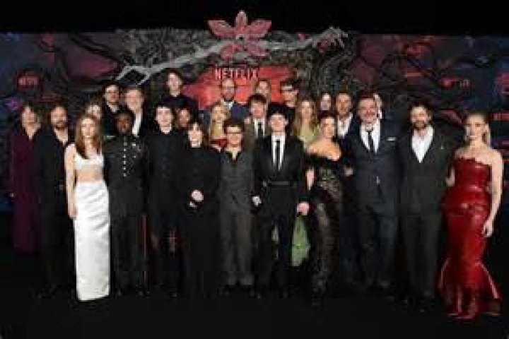 Are louis hynes and amybeth dating?