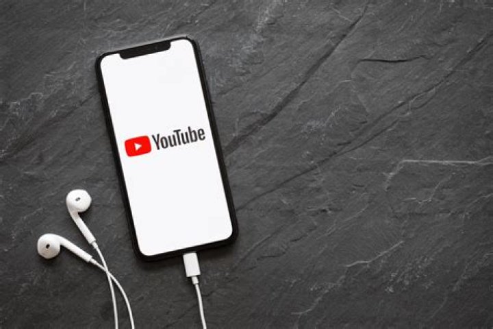 ¿Cómo oír YouTube con pantalla apagada iPhone?