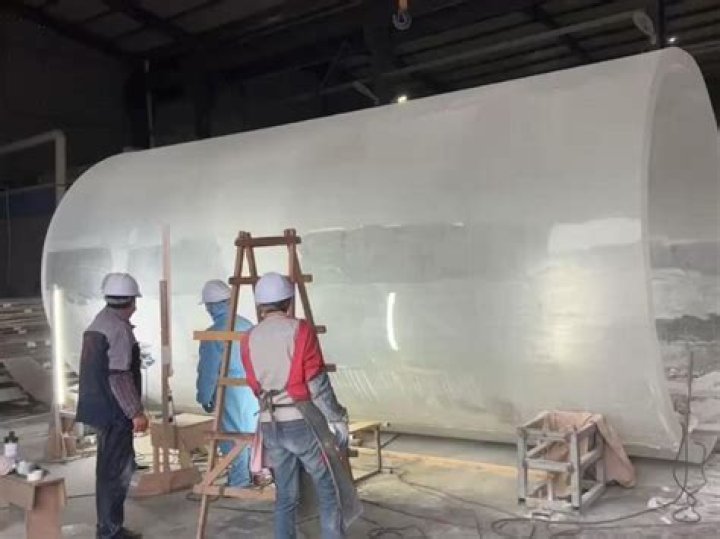 Did acrylic tank manufacturing close?