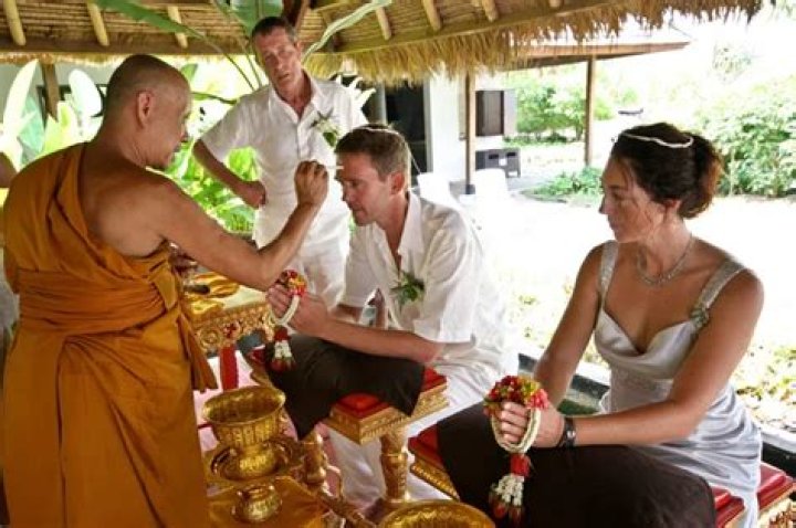 Do buddhist monks marry?