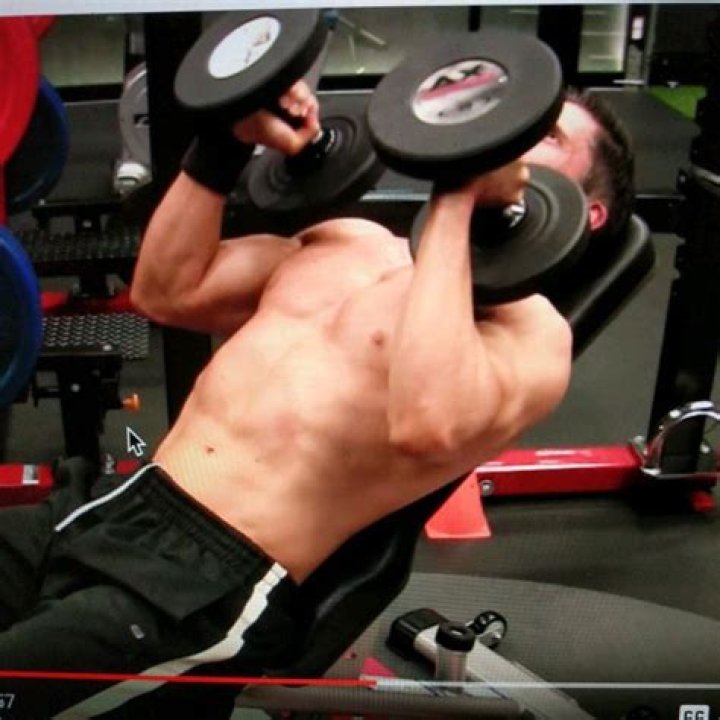 Do elbow sleeves increase bench press?