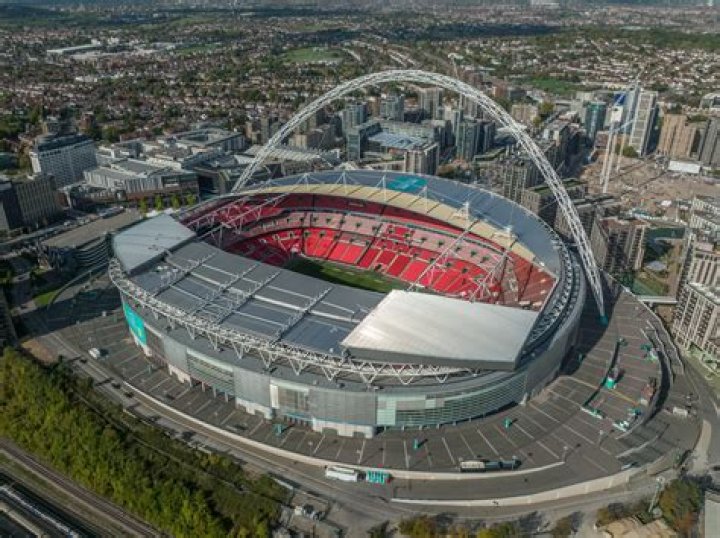 Has wembley stadium got a cover?