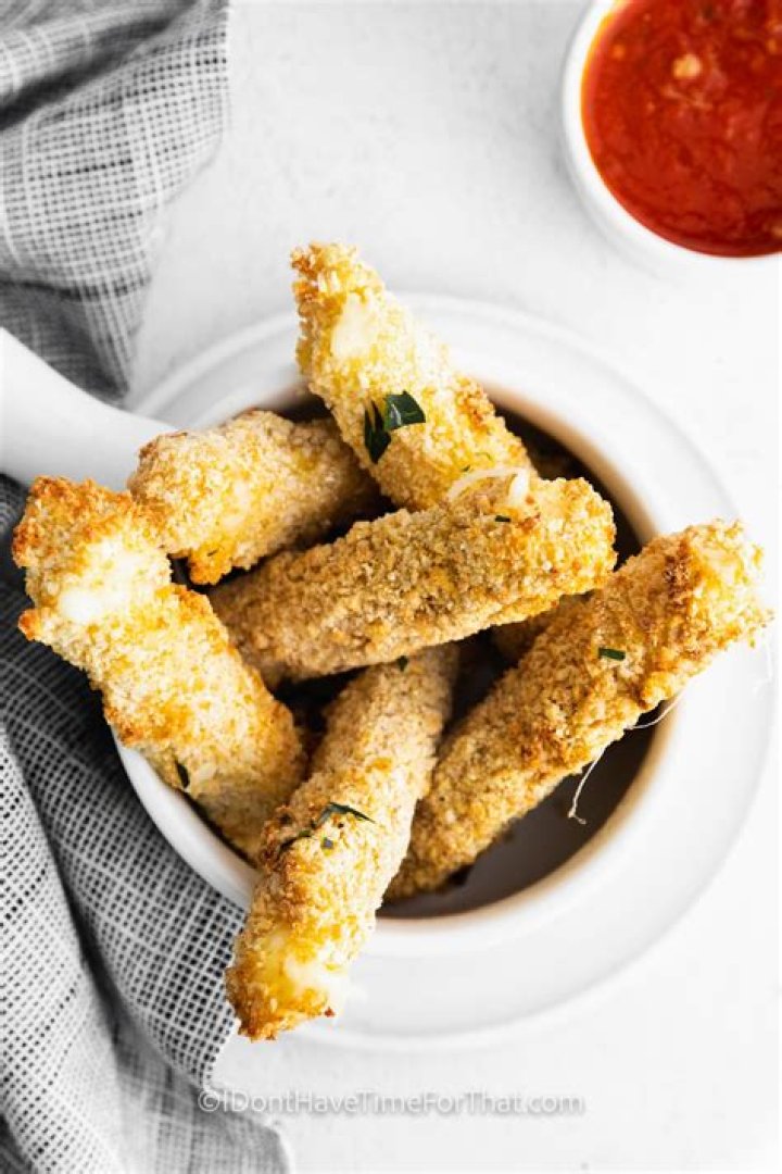 How do you cook Snapps mozzarella sticks in the air fryer?