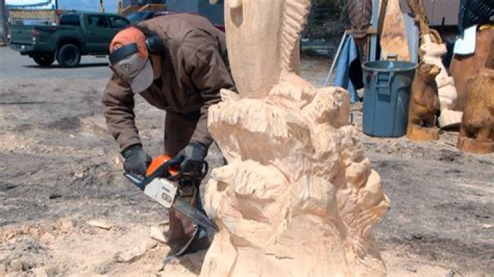 How much do chainsaw carvers make?
