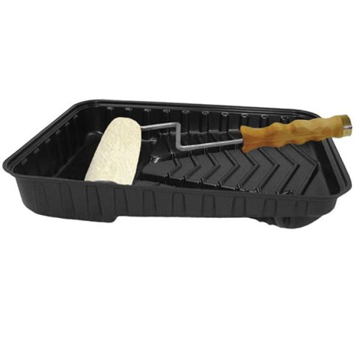 How much paint in roller tray?