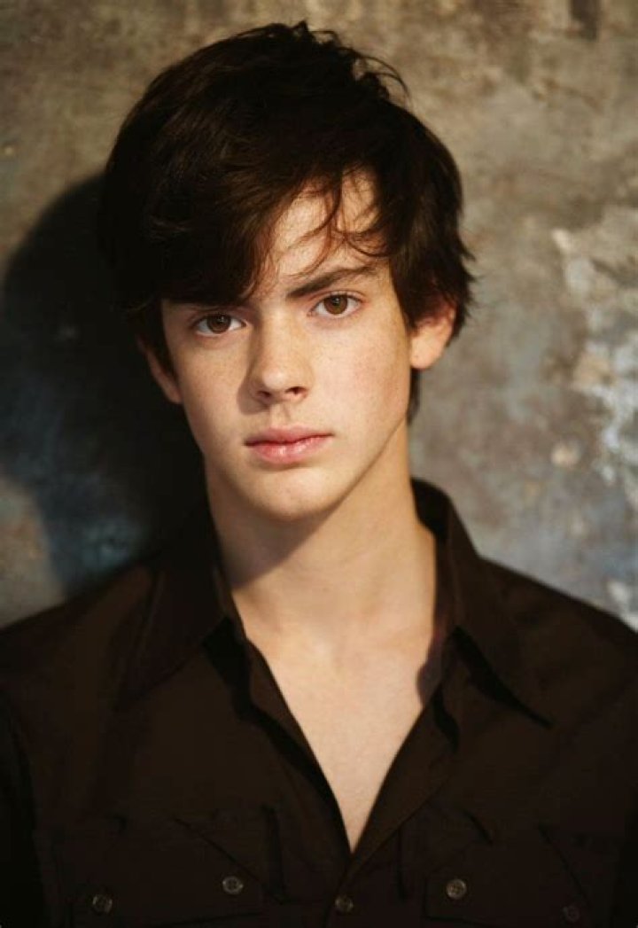 How old is skandar keynes?