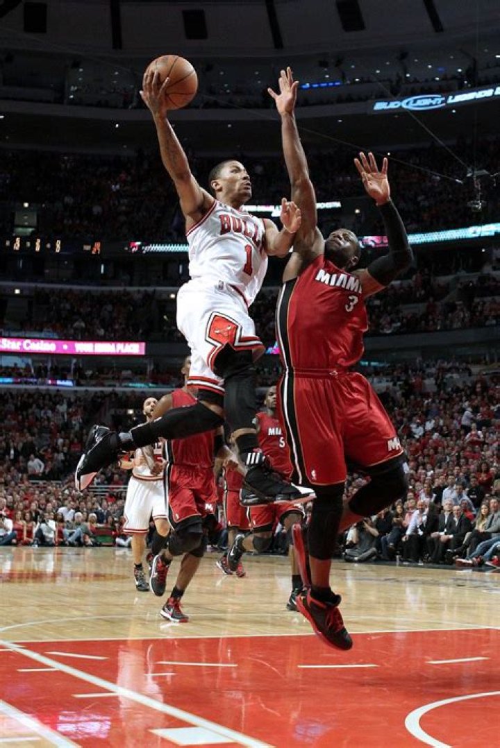 How tall is derrick rose?