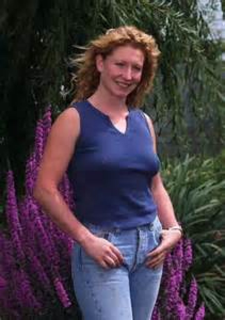 How to contact charlie dimmock?