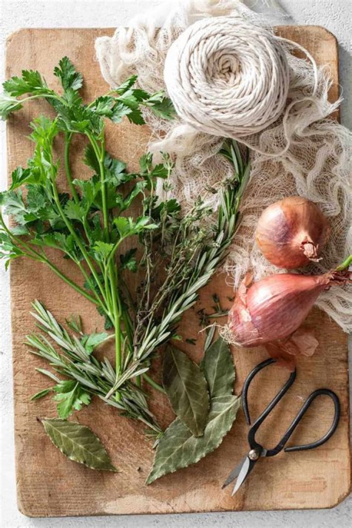 How to make a bouquet garni without cheesecloth?