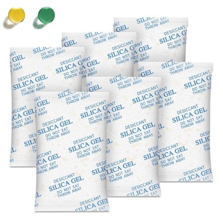 Is silica gel toxic for cats?