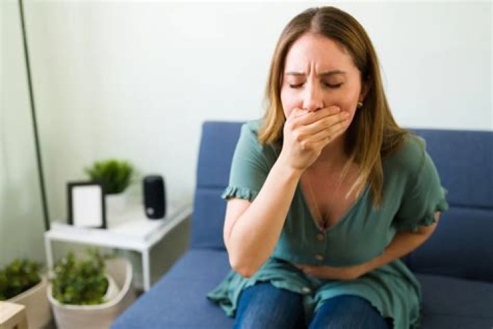 ¿Qué pasa si uno vomita bilis?