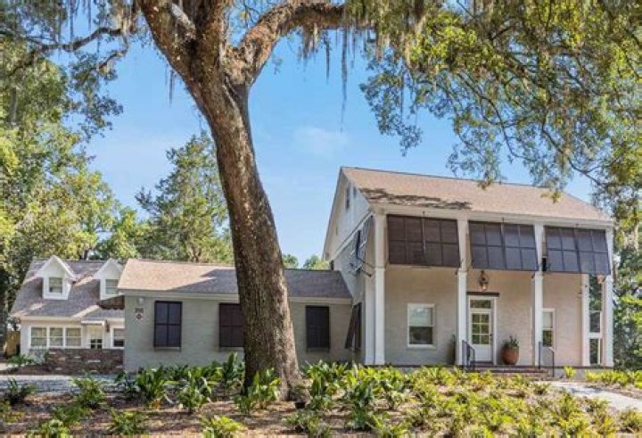 Should i live in tallahassee fl?