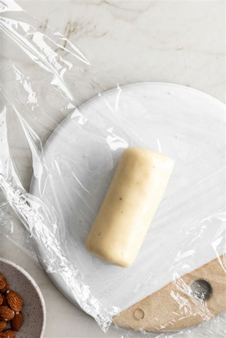 Should i wrap cake after marzipan?