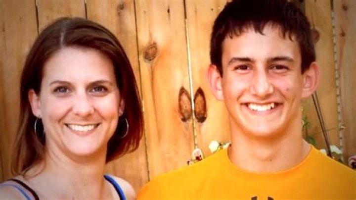 Was cari farver found?