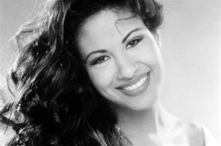 What are some fun facts about Selena Quintanilla?
