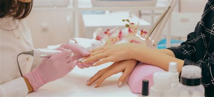 What can a cosmetologist do?