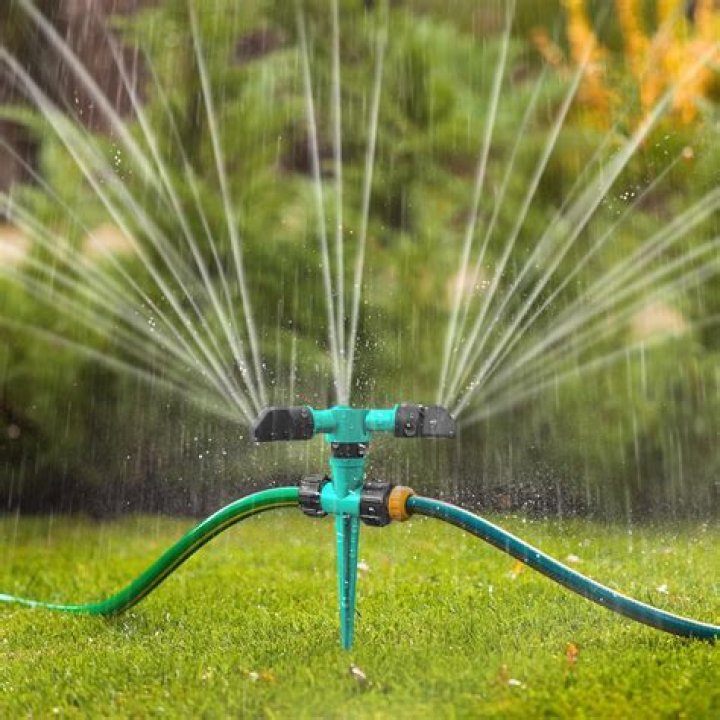 What sprinkler is best for watering lawn?