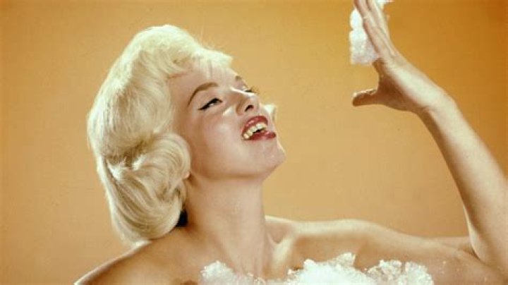 When did diana dors die?