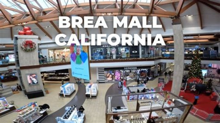 When does clackamas mall open?