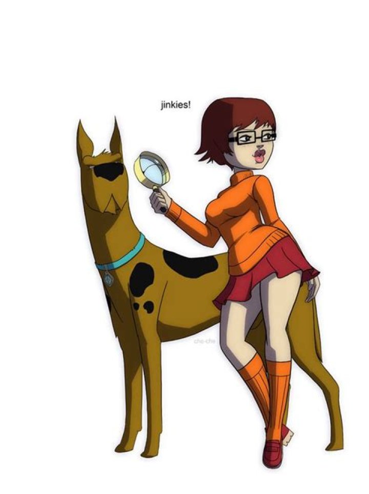 Who says jinkies in scooby doo?