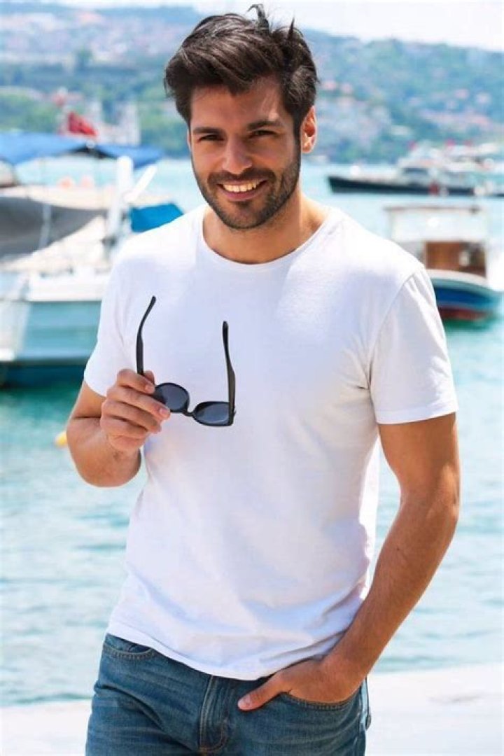 Why is hande ercel so popular?