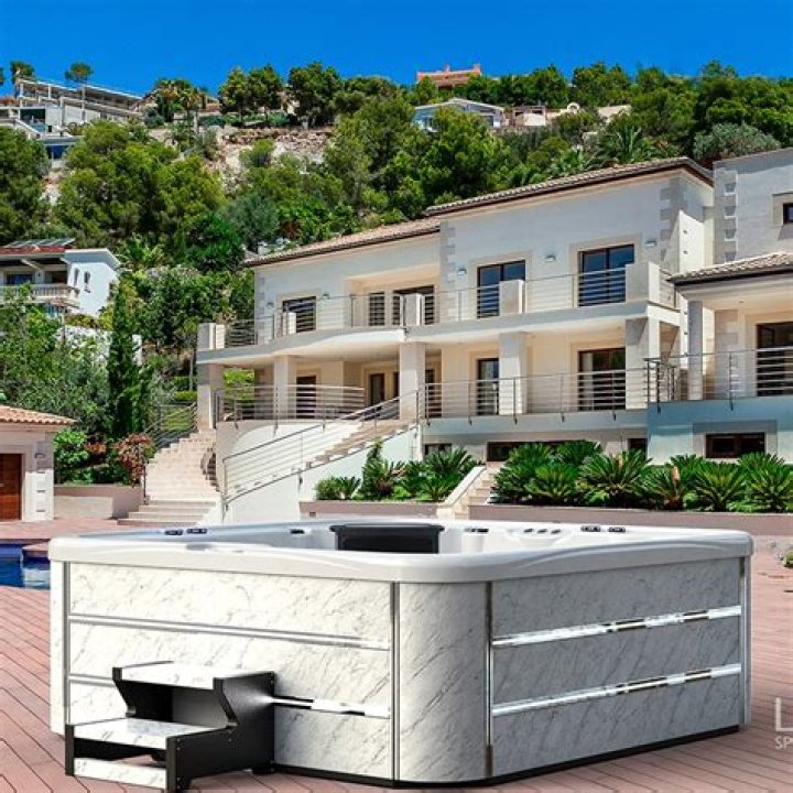 Why is there whirlpool?