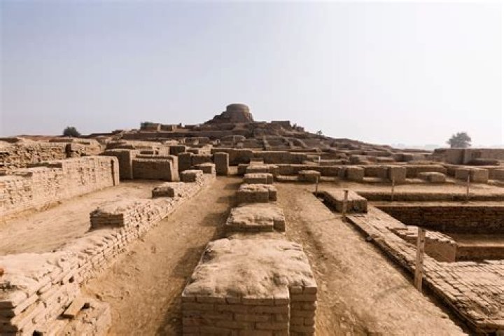Why mohenjo daro is called mound of dead?