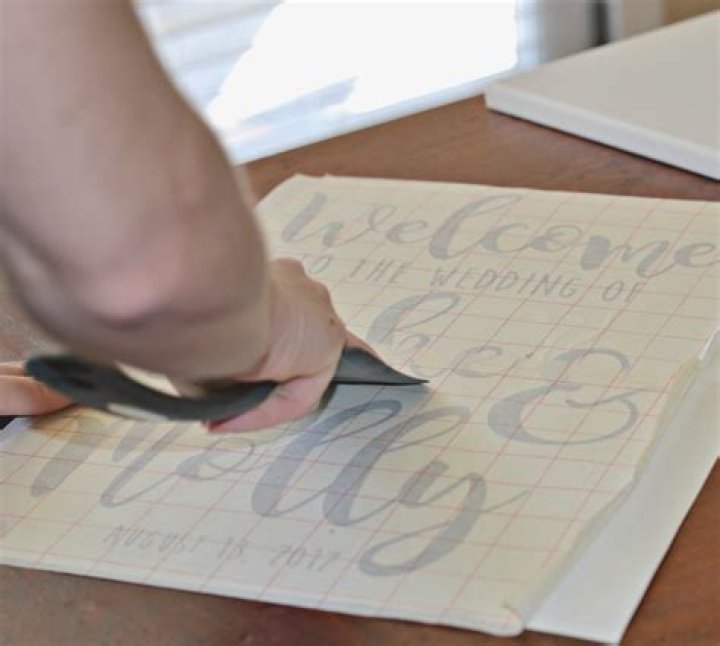 Will permanent vinyl stick to canvas?