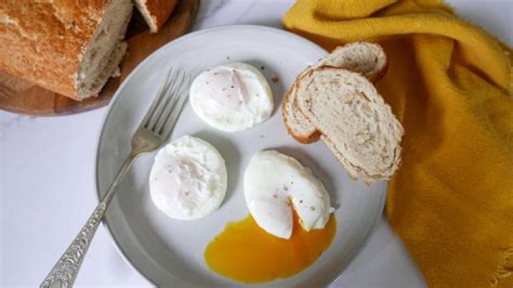 Will poached eggs work without vinegar?